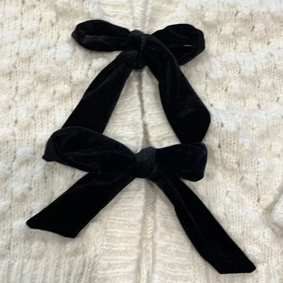 NEW ASTR the Label Velvet Bow Cardigan Size Small - Picture 5 of 8